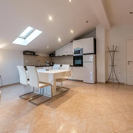 Apartment 2 Bedroom Lovely Apartment In Zadar