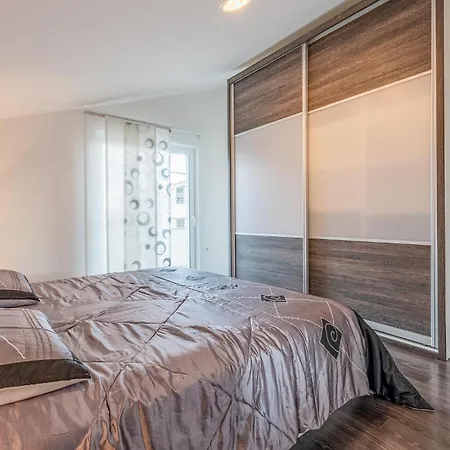 2 Bedroom Lovely Apartment In Zadar Apartment