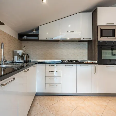 2 Bedroom Lovely Apartment In Zadar Apartment *