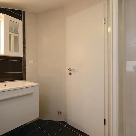 2 Bedroom Lovely Apartment In Zadar *