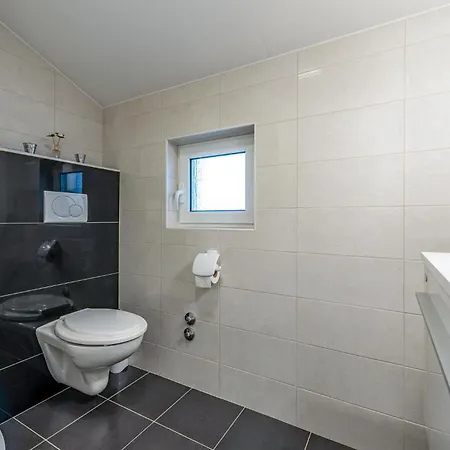 2 Bedroom Lovely Apartment In Zadar Apartment *