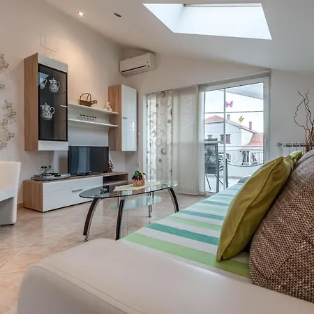Apartment 2 Bedroom Lovely Apartment In Zadar *