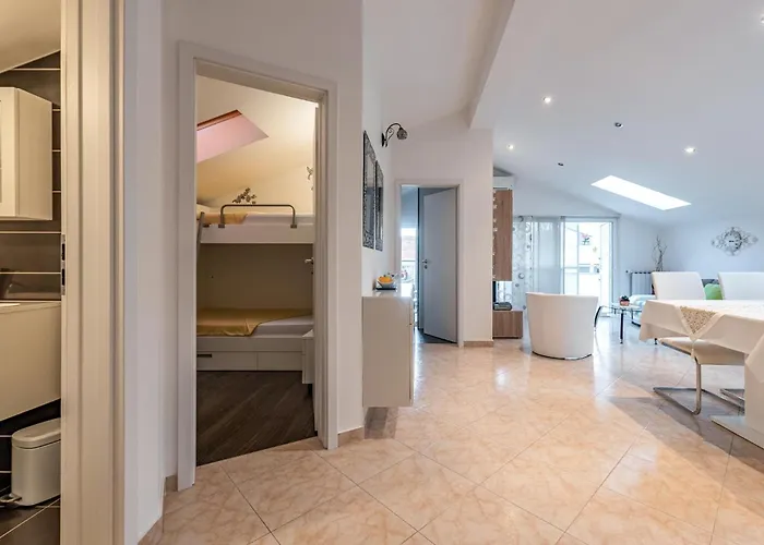 Apartment Hrvoja 05 *